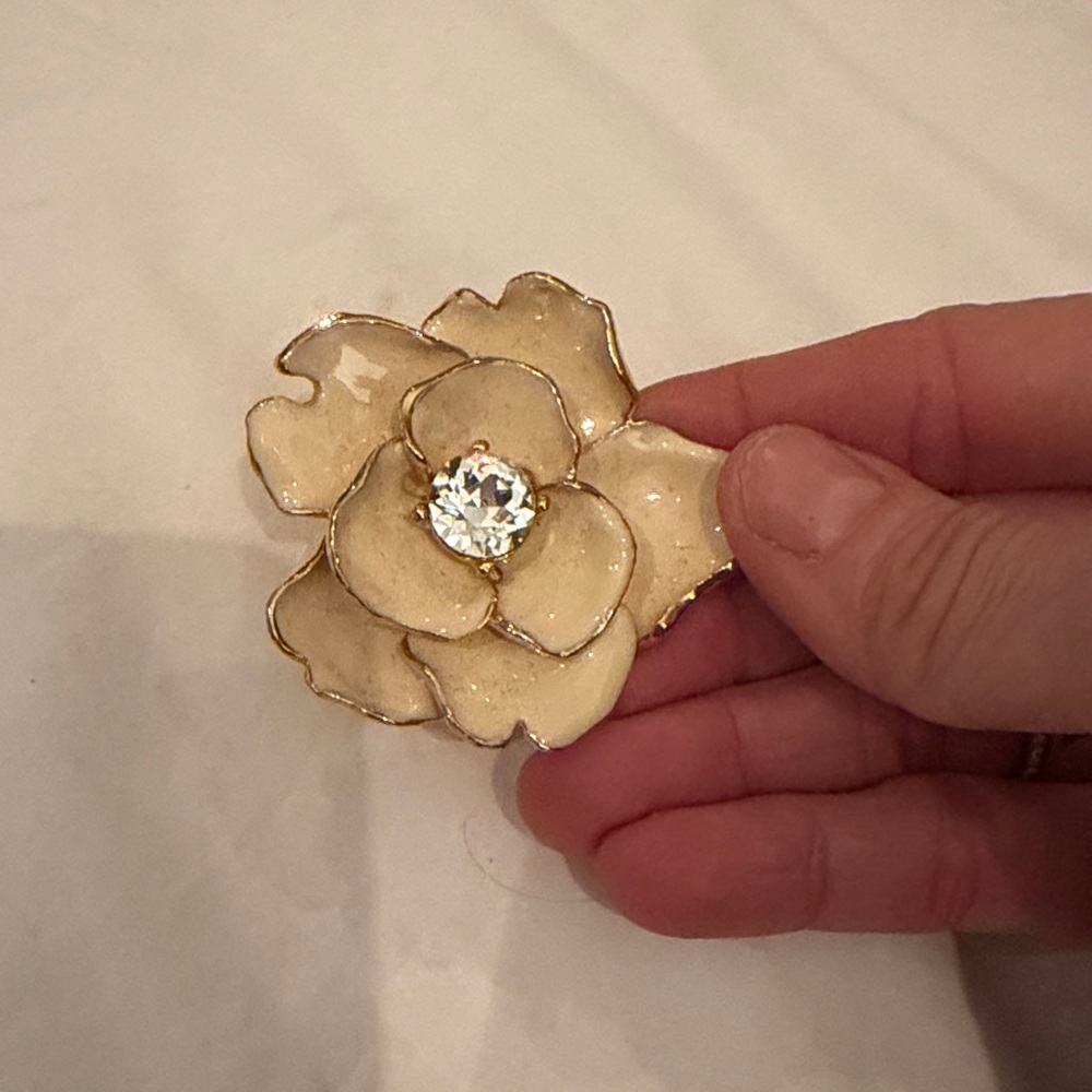 Kenneth Jay Lane KJL Cocktail Statement Ring Cream Color and Gold Tone Setting